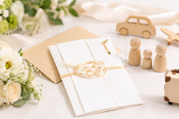 結婚式のお車代はいくら渡す？親族・友人・遠方ゲスト別の相場と金額の決め方
