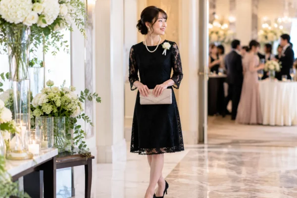 結婚式に全身黒はアリ？「喪服みたい」と思われないお呼ばれコーデのマナー